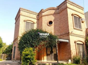 Casa · 124m² · 4 Ambientes · 2 Cocheras · Venta Casa 3 Dorm con Pileta Resistencia Chaco