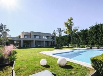 Casa · 354m² · 5 Ambientes · 2 Cocheras · Venta Casa Kentucky 4 Dorm. con Vista Golf