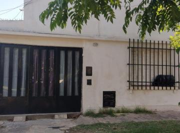 Casa de 3 ambientes, Rosario · Casa Al Frente con Garage