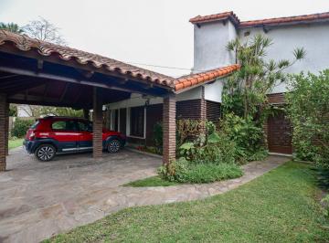 Casa · 250m² · 7 Ambientes · 3 Cocheras · Casa en Venta Gonnet La Plata con Parque