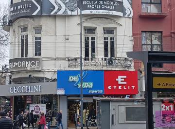 Local comercial · 90m² · 2 Ambientes · Av Cabildo 1900 Ante Esquina Sucre, Local en Excelente Ubicación. 70 m² con Entrepiso