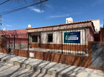 Casa · 190m² · 2 Dormitorios · Alquiler Casa Barrio Libertador Macro Centro