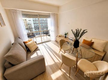 Departamento · 34m² · 2 Ambientes · 2 Amb a La Calle con Balcón. Plaza Colón