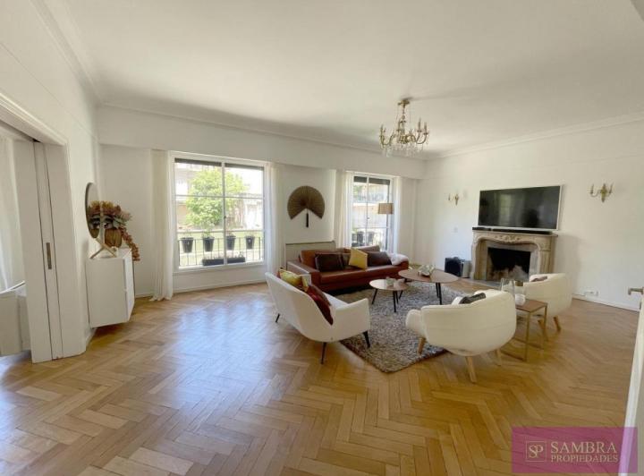 Departamento · 372m² · 8 Ambientes · 1 Cochera