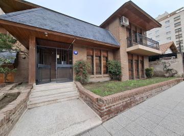 Casa · 320m² · 6 Ambientes · 4 Cocheras · Alquiler Casa Apto Comercial Área Centro