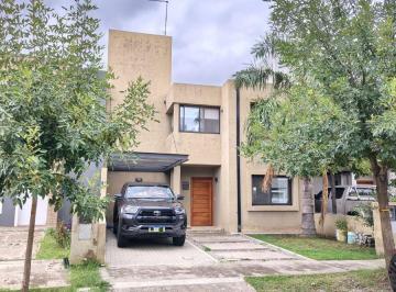 Casa de 6 ambientes, Córdoba · Venta - Altos de Manantiales - Duplex - 2 Dor - 2 Baños