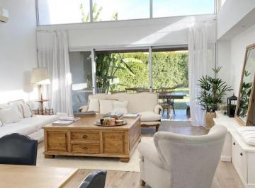 Casa · 164m² · 4 Ambientes · 2 Cocheras · Casa en Alquiler Temporario, Barbarita