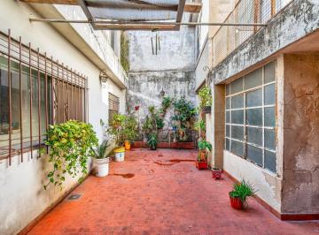PH · 133m² · 5 Ambientes · PH en Venta en Flores - 5 Ambientes - Patio - Terraza