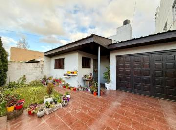 Casa · 150m² · 4 Ambientes · 3 Cocheras · Casa - Los Pinares Apto Credito