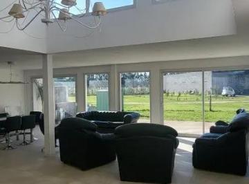 Casa · 250m² · 4 Ambientes · 2 Cocheras · Casa en Tierras del Mar
