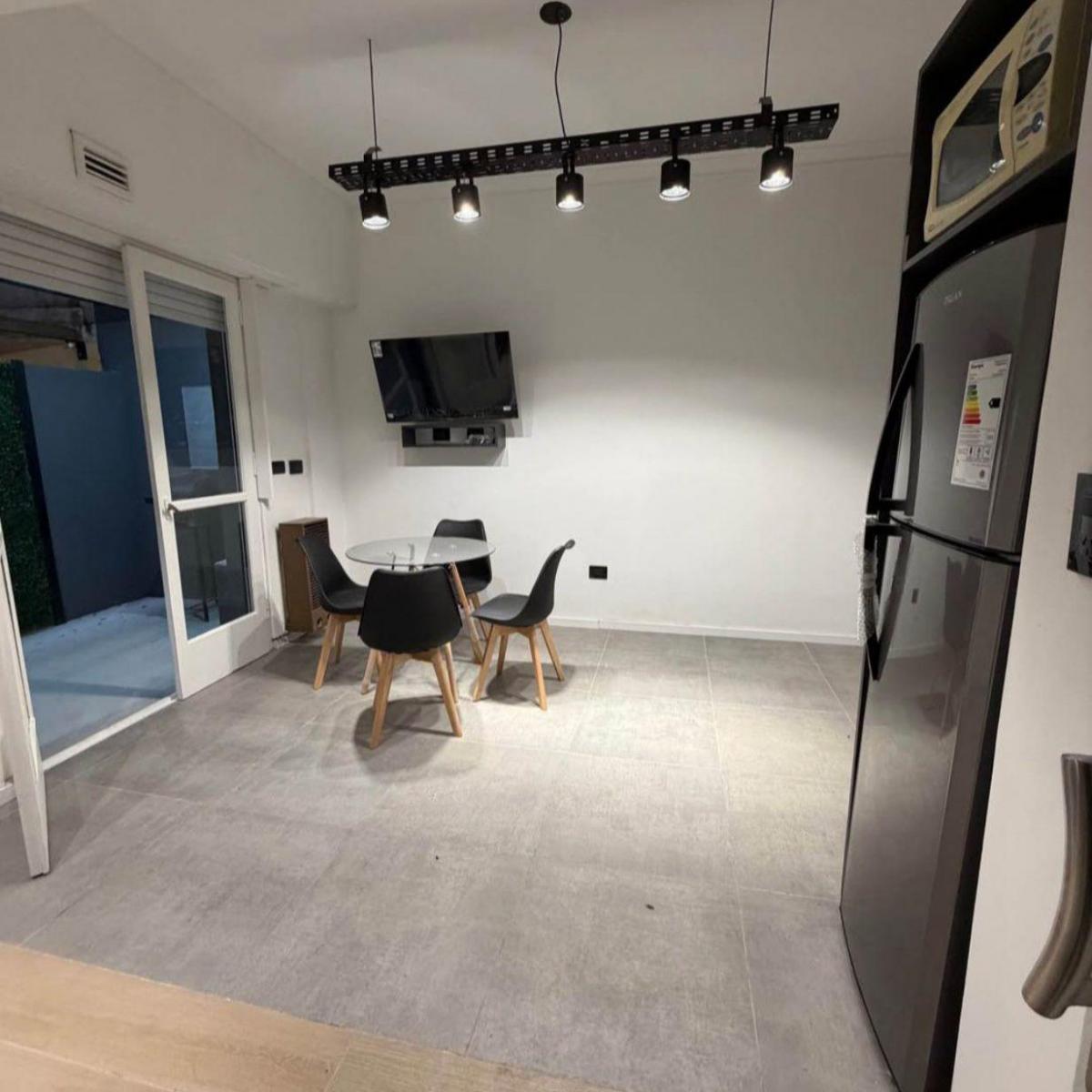 Venta | 2 ambientes con 2 patios en Güemes reciclado