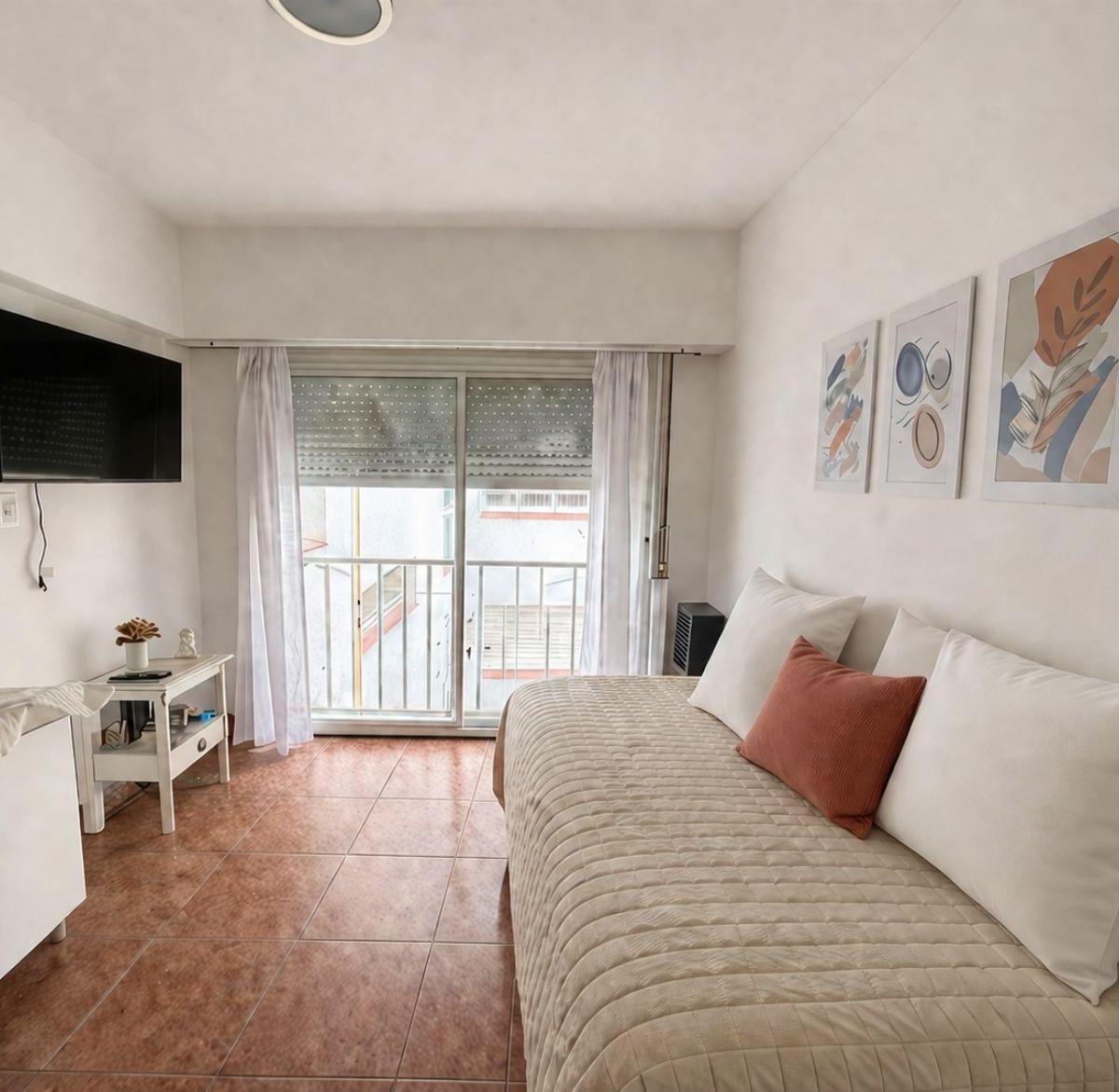 Departamento de 2 ambientes en el 3° piso, ubicado en el prestigioso barrio de La Perla