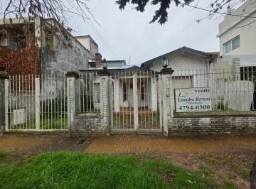 Casa de 4 ambientes, San Isidro · En Venta Casa 4 Ambientes en Lote Propio | a Refaccionar | Jardín y Cochera | San Isidro
