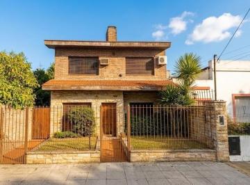 Casa · 211m² · 6 Ambientes · 10 Cocheras · Venta Casa 6 Amb Pileta en Boulogne Sur Mer