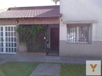 Casa · 134m² · 4 Ambientes · 1 Cochera · Casa en Venta - 3 Dorm. 3 Baños - 360 m² - Los Hornos, La Plata
