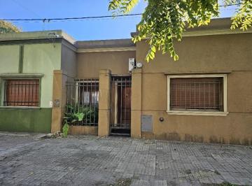Casa · 230m² · 5 Ambientes · 1 Cochera · Casa en Zona Sur