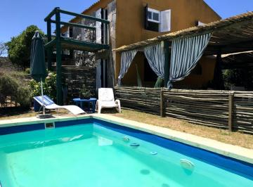 Casa · 90m² · 5 Ambientes · 1 Cochera · Casa en Venta y Alquiler en Manantiales con Pileta - Oportunidad! - Tm