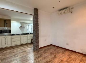 PH · 70m² · 4 Ambientes · PH Tipo Casa en Venta 4 Amb con Patio y Quincho