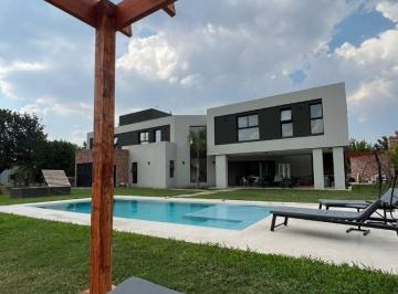 Casa · 272m² · 5 Ambientes · 4 Cocheras · Casa en Alquiler en Haras San Pablo, General Rodriguez