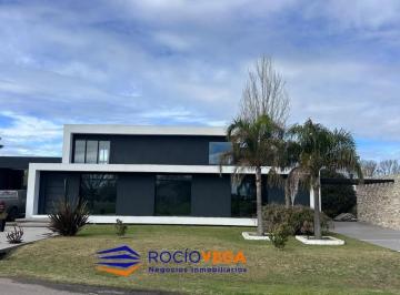 Casa · 340m² · 5 Ambientes · 4 Cocheras · Casa en Alquiler en Haras San Pablo, General Rodriguez
