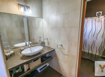 Casa · 250m² · 8 Ambientes · 2 Cocheras · Casa en Venta - 3 Dorm. 3 Baños - 2 Cocheras - 250 m² - City Bell, La Plata