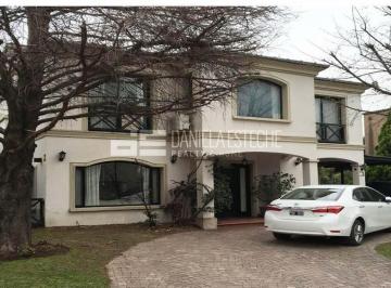 Casa · 300m² · 6 Ambientes · 2 Cocheras · D. Esteche Realty & Home. Villa Olivos Casa Classica