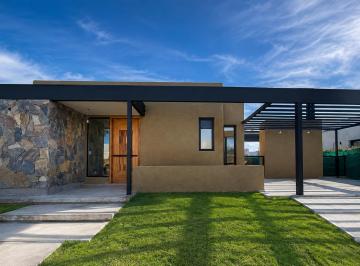 Casa · 155m² · 5 Ambientes · 2 Cocheras · Casa en Venta en Barrio Privado Lar de Vieytes 3