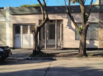 Casa de 4 ambientes, Quilmes · Hermosa Propiedad Multifamiliar en Quilmes