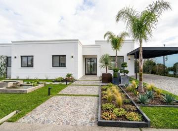 Casa · 180m² · 5 Ambientes · 3 Cocheras · Casa 5 Amb a La Laguna con Pileta B. San Matias