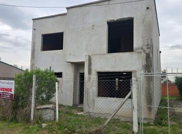 Casa · 135m² · 5 Ambientes · 1 Cochera · Venta Casa de 300 m² de Terreno en Construcción en Matheu