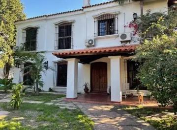 Casa · 300m² · 5 Ambientes · 8 Cocheras · Venta Casa 5 Ambientes en Villa Sarmiento