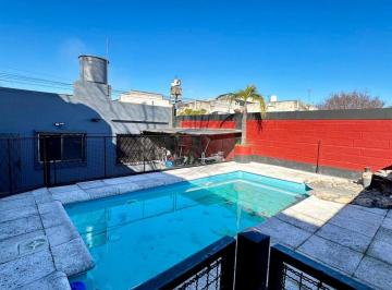 Casa · 120m² · 3 Ambientes · 1 Cochera · Casa en Venta en Lanus con Pileta - Oncativo 431