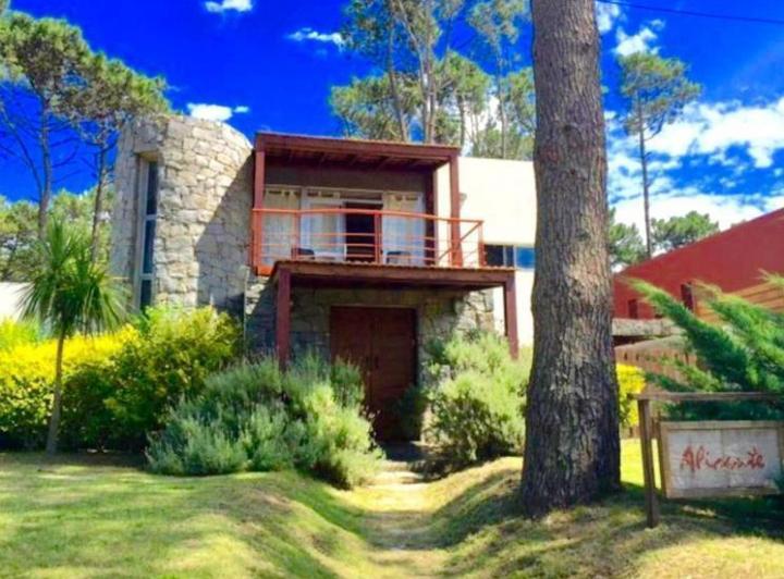 Casa · 220m² · 4 Ambientes · 1 Cochera