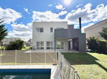 Casa · 161m² · 4 Ambientes · 2 Cocheras · Venta | Casa Familiar en Acacias, Puertos | 3 Dorm. Pileta
