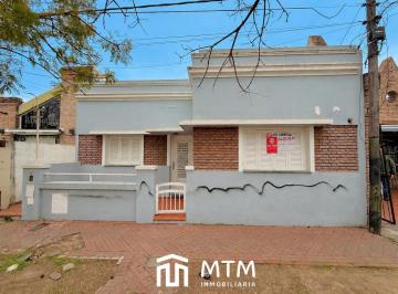 Casa · 57m² · 2 Dormitorios · Casa en Alquiler Rosario, Alberdi. Solo Uso Comercial.