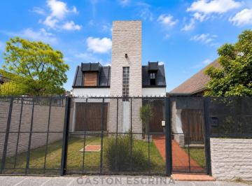 Casa · 220m² · 5 Ambientes · 3 Cocheras · Casa en Ituzaingó Norte