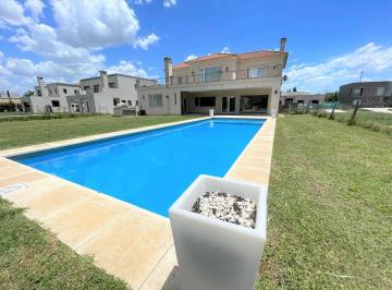 Casa · 250m² · 6 Ambientes · 2 Cocheras · Casa en Alquiler en Haras Santa Maria, Escobar, G. B. a. Zona Norte