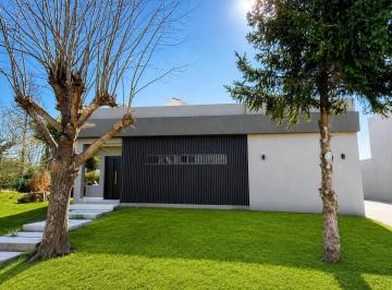 Casa · 158m² · 5 Ambientes · 2 Cocheras · Casa Venta Country Campo Chico 5 Ambientes con Pileta