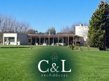 Casa · 395m² · 10 Ambientes · 1 Cochera · Casa en Estancia Benquerencia 282