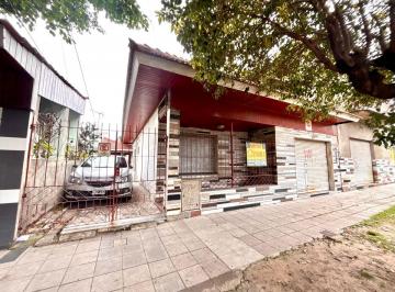 Casa de 5 ambientes, Lomas de Zamora · Casa en Venta con 2 Viviendas, Local, Garage y Patio