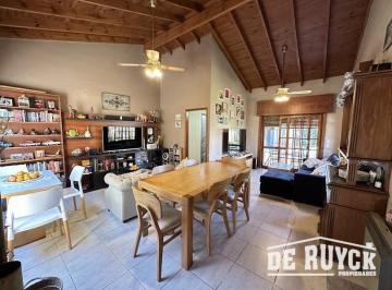 Casa · 155m² · 4 Ambientes · 2 Cocheras · Chalet 4 Ambientes en Impecable Estado, a Pasos Calchaqui