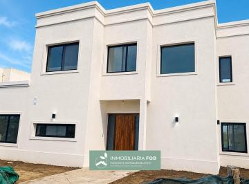 Casa · 180m² · 5 Ambientes · 4 Cocheras · Casa en Venta a La Laguna en El Cantón Barrio Norte - 4 Dorm. | 4 Baños | Hermosa Vista a Lagu