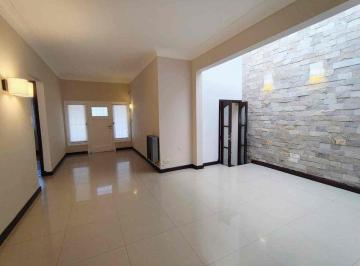 Casa · 107m² · 3 Ambientes · 1 Cochera · Venta Casa 3 Ambientes con Garage Chauvin