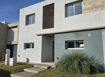 Casa de 4 ambientes, Córdoba · Dueño Vende Casa 3 Dorm. - 3 Baños - San Ignacio de Manantiales II