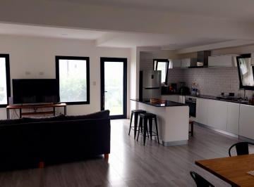 Casa · 160m² · 4 Ambientes · 4 Cocheras · Casa en San Lucas Alquiler Temporario