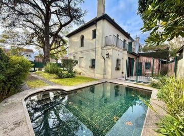 Casa · 260m² · 3 Dormitorios · Adrogue - Chalet Ingles - 3 Dorm.