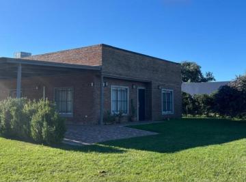 Quinta vacacional · 164m² · 4 Ambientes · 5 Cocheras · Casa en Club de Campo La Ranita