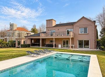 Casa · 280m² · 5 Ambientes · 5 Cocheras · Casa en Venta en Campos de Álvarez – 5 Ambientes