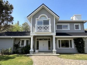 Casa · 420m² · 6 Ambientes · 7 Cocheras · San Diego Hermosa Casa