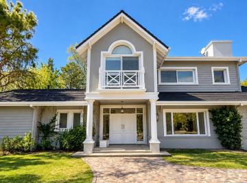Casa · 420m² · 6 Ambientes · 7 Cocheras · Casa en Alquiler en San Diego – 5 Ambientes